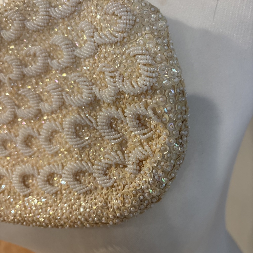 1950's Hong Kong La Regale Ltd. Sequin & Seed Bead White Clutch Purse - Picture 3 of 6